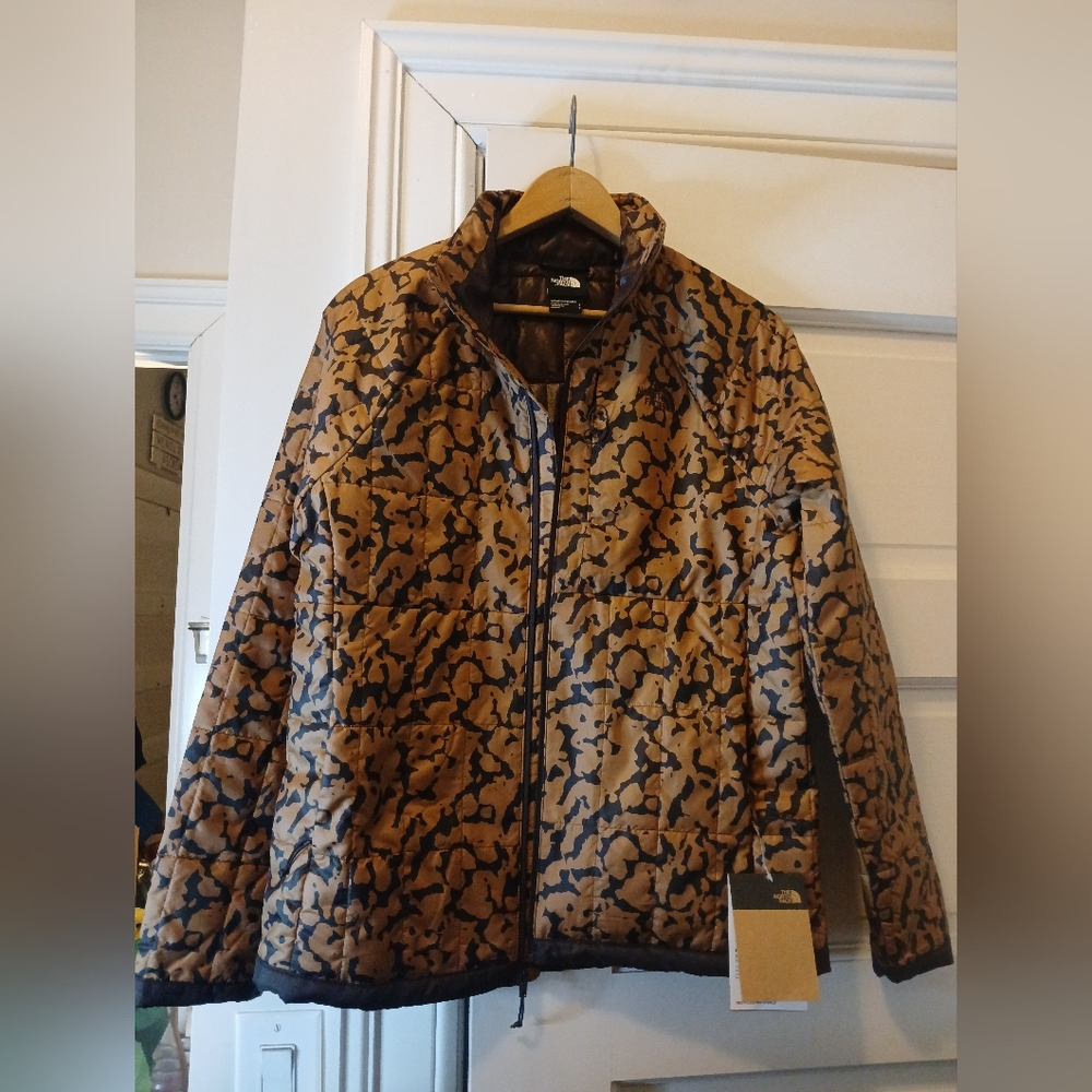 NEW The North Face Womens Circaloft Jacket Small Almond Butter Outdoors